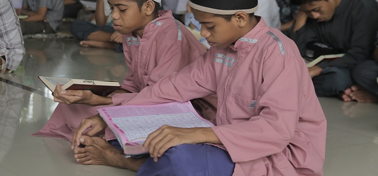 Kunci Sukses Mengembangkan Akhlak Terpuji di Pesantren