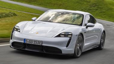 Fitur Keselamatan Porsche yang Terintegrasi dengan Layar Informasi