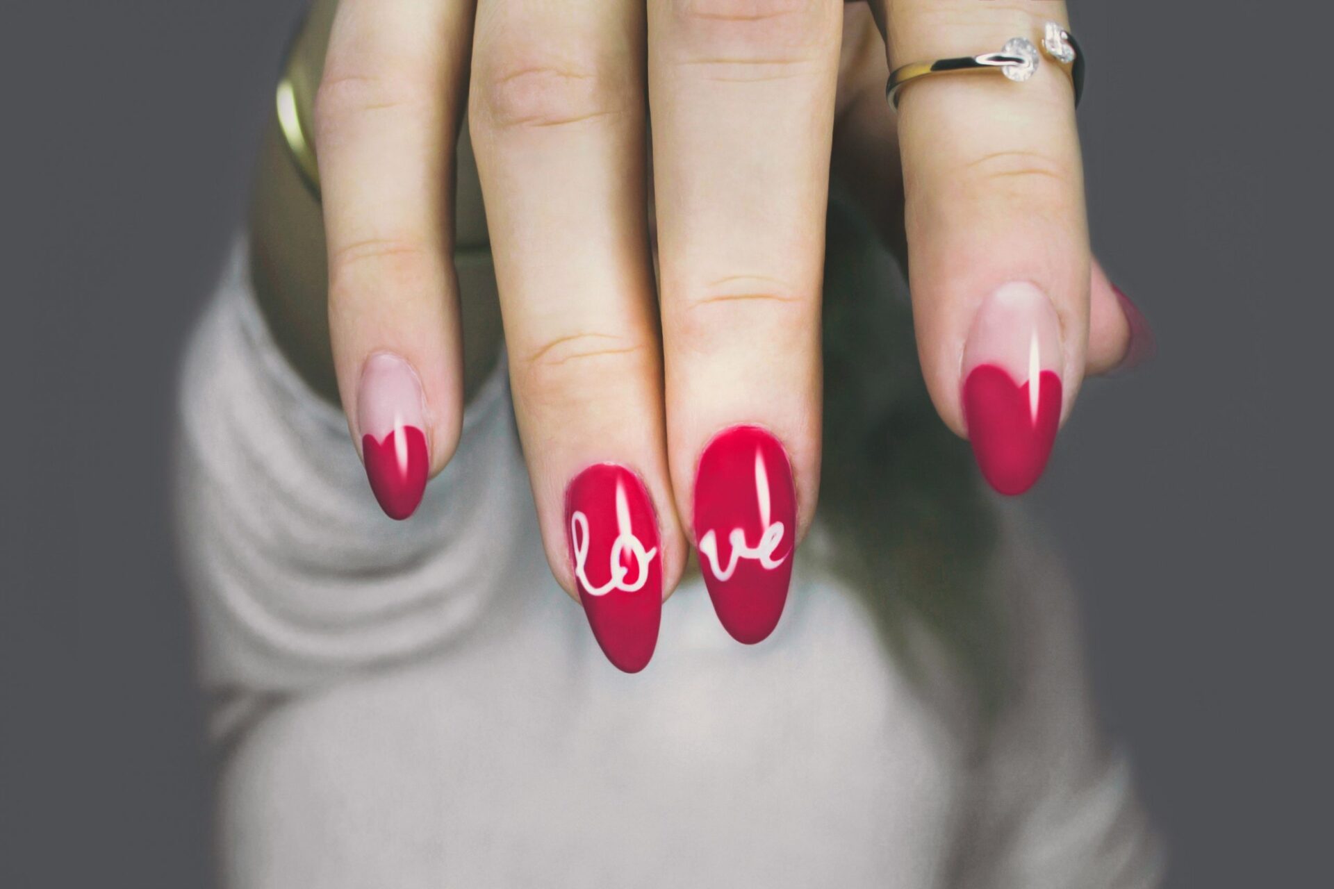 Menggoda Pelanggan Lewat Jasa Promosi untuk Nail Art yang Menawan