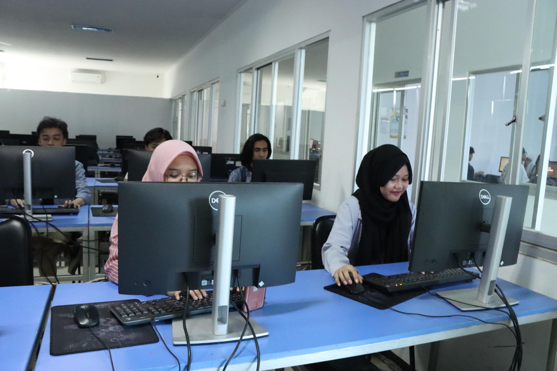 Bagaimana Cara Kuliah Informatika S1 Dengan Biaya Lebih Murah Daripada Perguruan Tinggi Negeri