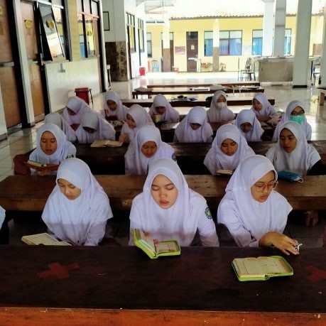 Manajemen Waktu antara Pelajaran Agama dan Umum di Pesantren Modern Al Masoem
