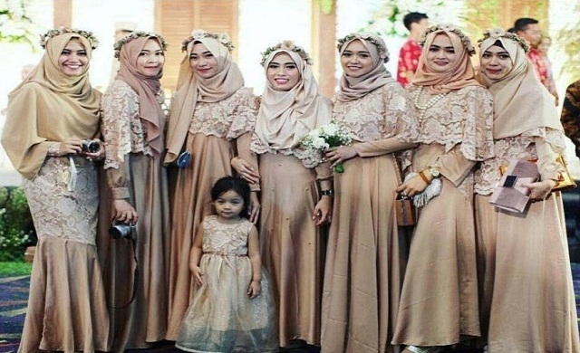 Tampil feminin ÔÐ°n Syar'i ÔÐµngÐ°n Busana Muslimah Brokat