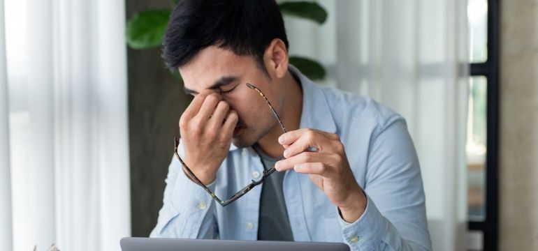 Sering Pegang Gadget tapi Mata Cepat Lelah? Sudahkah Kamu Menerapkan Aturan 20-20-20 dengan Benar