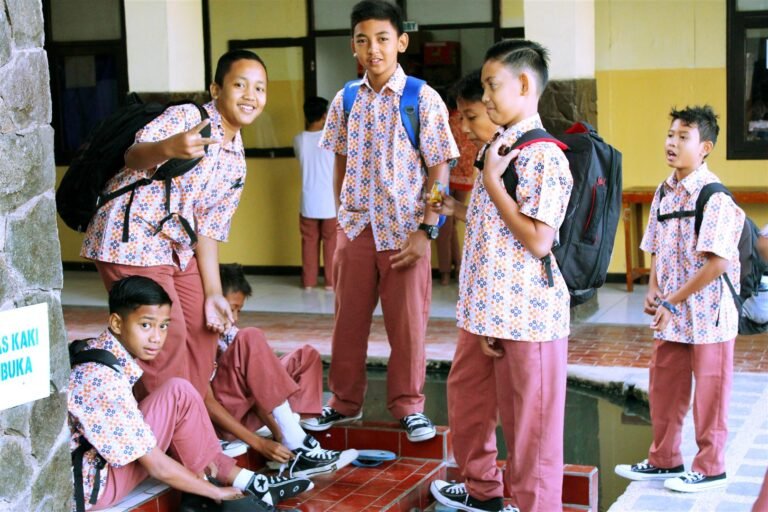 Peran Pendidikan Agama dalam Membentuk Karakter Siswa di Pesantren Modern Al Masoem