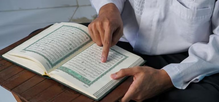 Al-Qurâ€™an Online Ada di Genggaman Tapi Kenapa Kita Lebih Pilih Scroll Daripada Baca