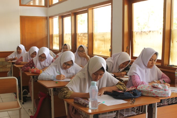 Strategi Pengajaran Bahasa Arab dan Inggris di Pesantren Modern Al Masoem