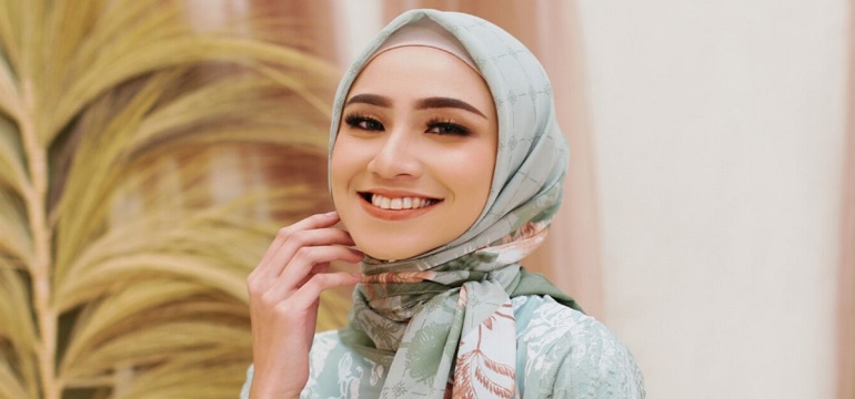 Cara Pakai Kerudung Segi Empat agar Tetap Modis