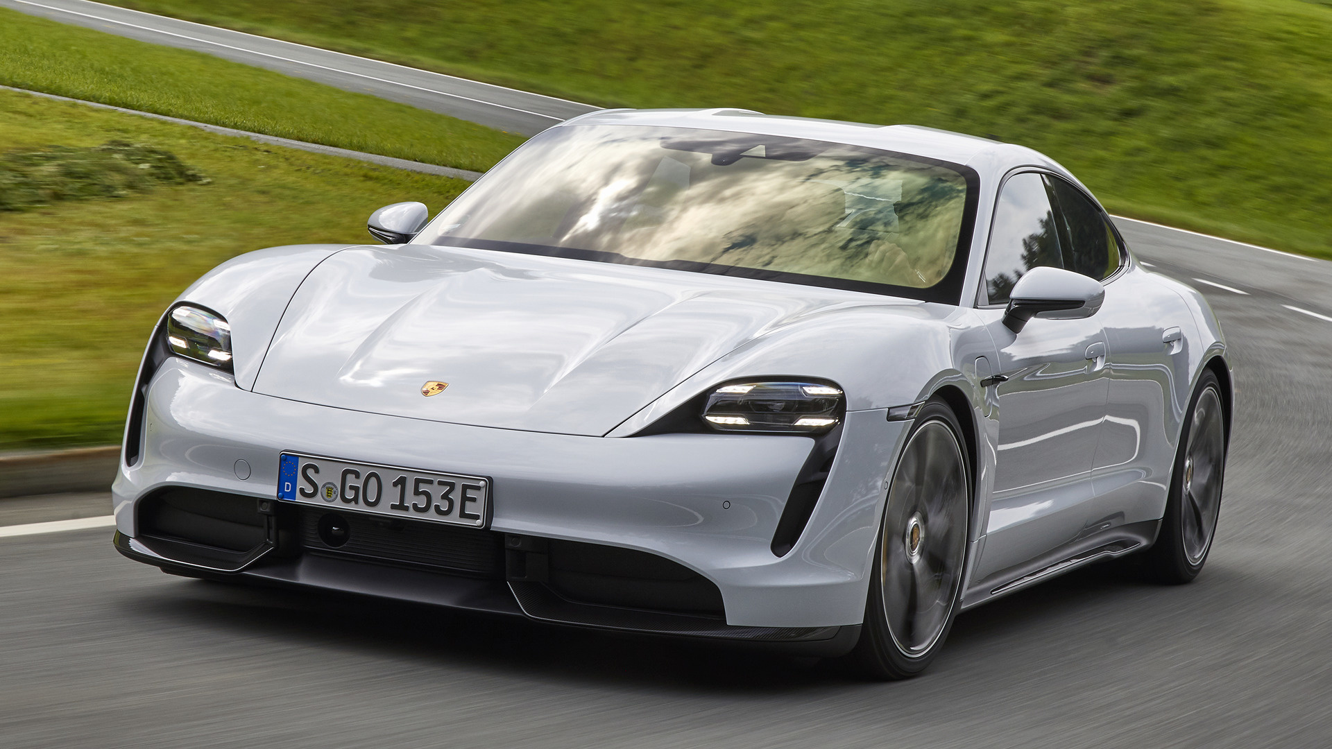 Fitur Keselamatan Porsche yang Terintegrasi dengan Layar Informasi