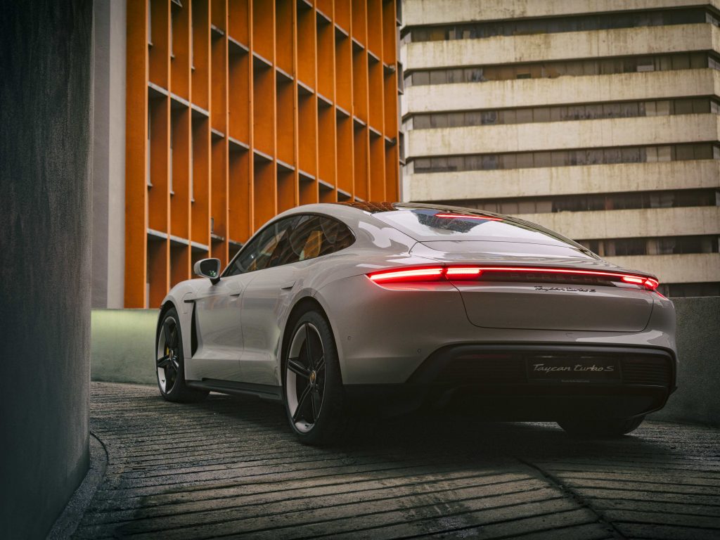 Analisis Rekayasa Komponen dan Standar Pengendalian Mutu Sistem Teknologi Pengereman PCCB Porsche untuk Performa Maksimal